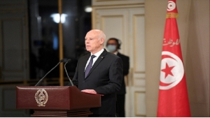 بسبب " التآمر على أمن تونس  " ..   سعيّد يقرر سحب جواز السفر الدبلوماسي من المرزوقي