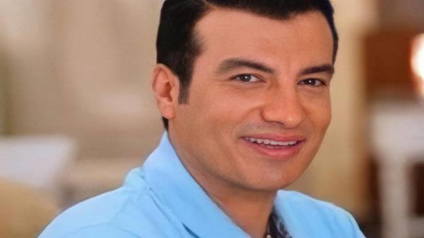 ببيان رسمي .. " نجم العرب "  يعتذر للفنان إيهاب توفيق