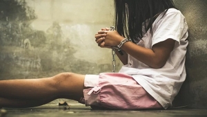 تونس ..العثور على فتاة مقيدة بسلاسل والسلطات تتدخل