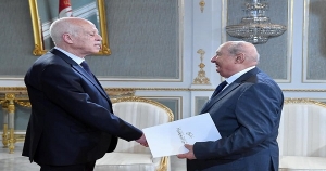 الرئيس التونسي ورئيس الهيئة المسؤولة عن إعداد مسودة الدستور الجديد 