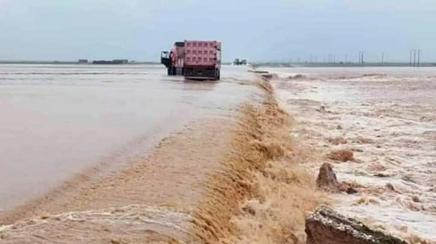 سيول شديدة تضرب مصر والسلطات تطالب السكان بإخلاء المنازل