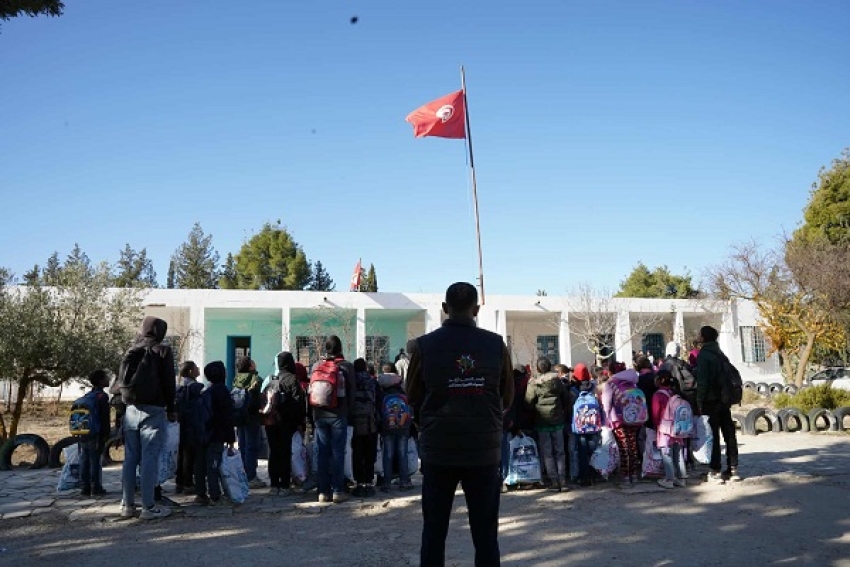 " معاً نزرع الأمل "  ... شبكة غصن الزيتون تطلق حملة "نشر الدفء 2025/2026 وتكسو 98 تلميذاً في القصرين