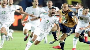 تعرف على  اللاعبون الجزائريون الأعلى أجرا في البطولة الفرنسية