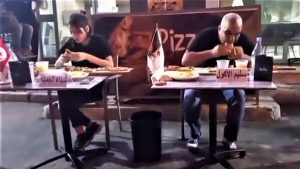 مسابقة للأكل.. تحدي  بين "سليم الأكول" و "غيداء الجميلة"