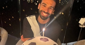 النجم المصري محمد صلاح يحتفل بعيد ميلاده