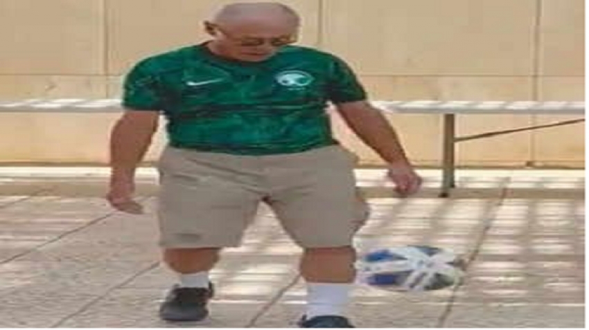 السفير الياباني بـ "  قميص الأخضر "  قبل مواجهة السعودية ومنتخب " الساموراي "