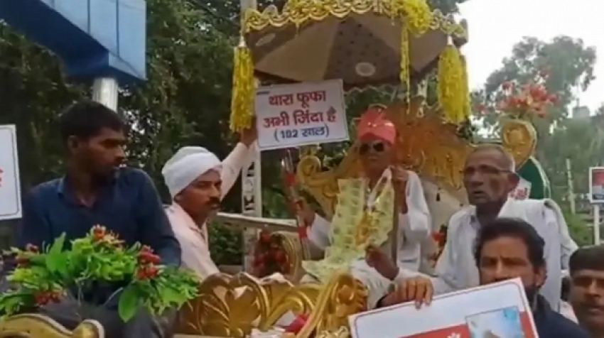 ليضغط على الحكومة  .. هندي " يتزوج " بعمر الـ102 !