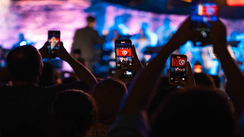 "يا تونس": صوفية صادق تحتفي بالوطن والمرأة في مهرجان قرطاج