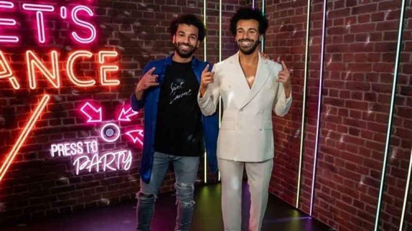 نجم ليفربول ... محمد صلاح يلتقي شبيهه في متحف "مدام توسو" للشمع