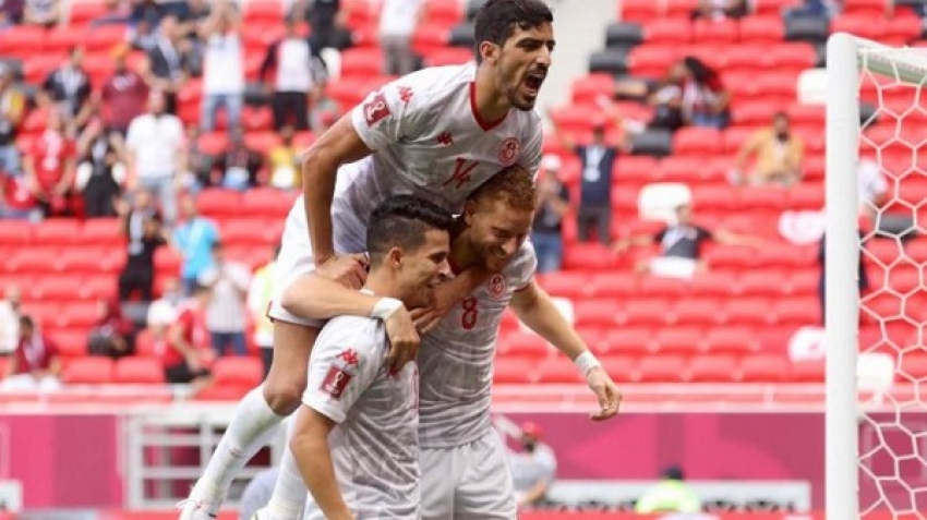 لاعبو المنتخب التونسي يحتفلون بالتسجيل أمام موريتانيا 